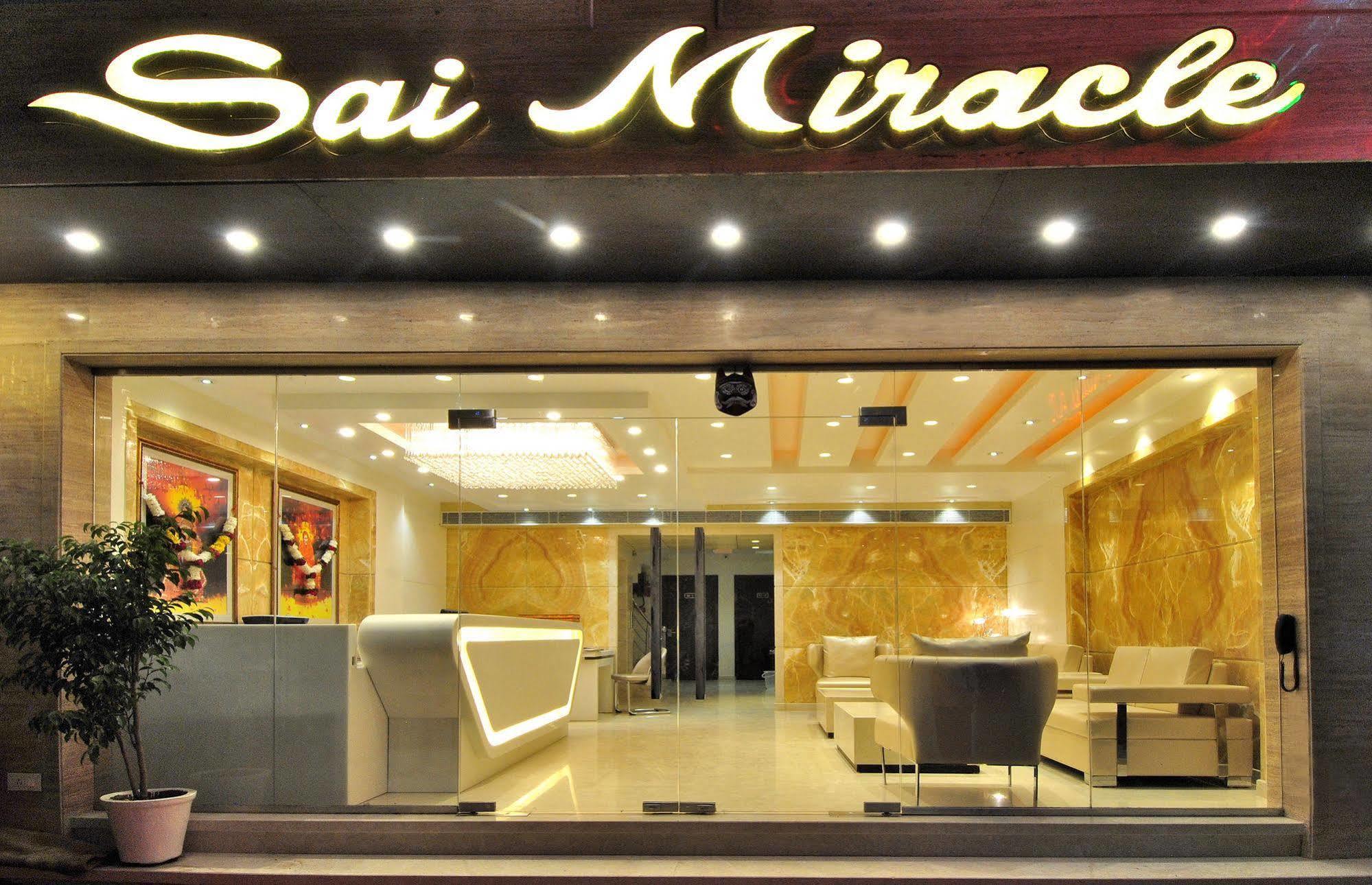 Hotel Sai Miracle - Luxury Living à New Delhi Extérieur photo