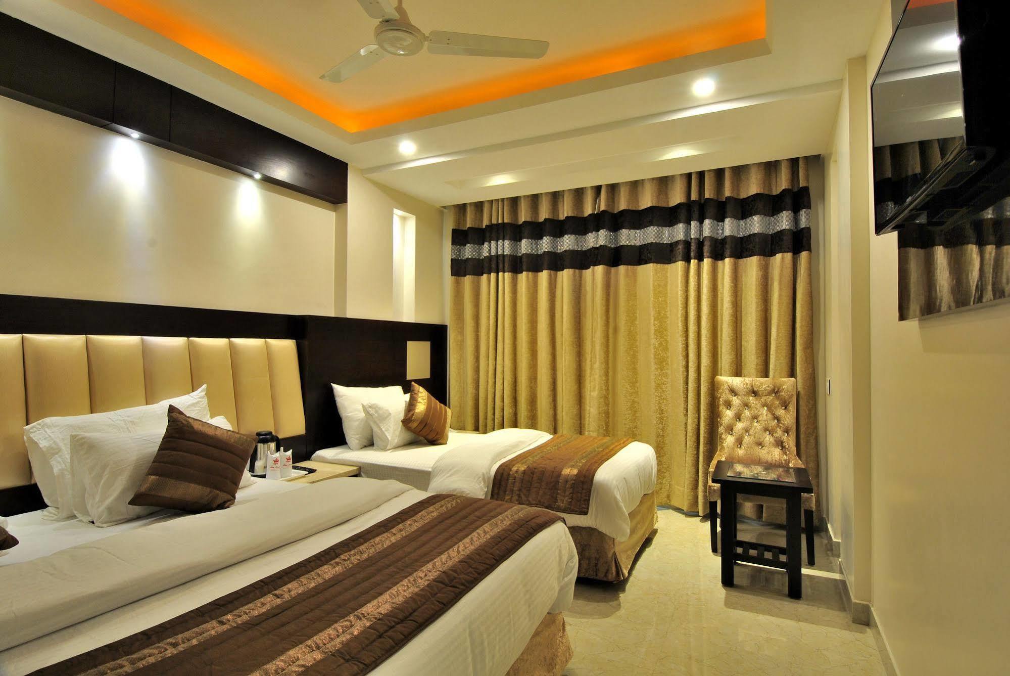 Hotel Sai Miracle - Luxury Living à New Delhi Extérieur photo