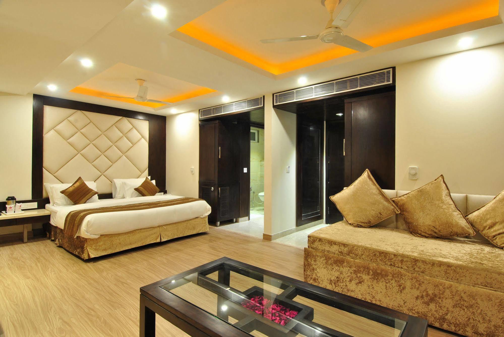 Hotel Sai Miracle - Luxury Living à New Delhi Extérieur photo