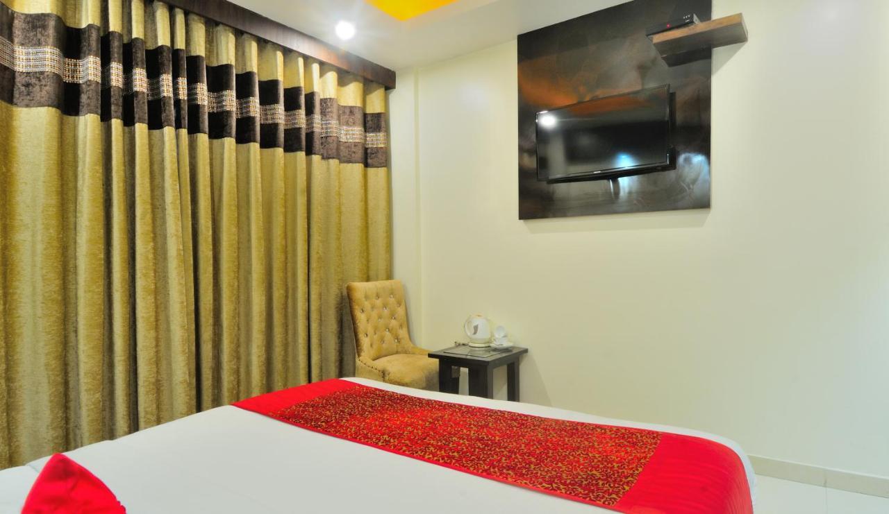 Hotel Sai Miracle - Luxury Living à New Delhi Extérieur photo